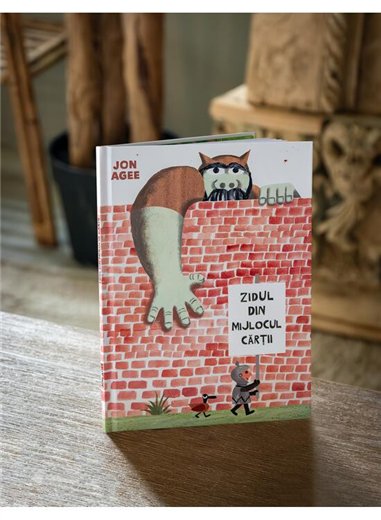 Zidul din mijlocul cartii - Jon Agee | Vlad si Cartea cu Genius [cartonata]