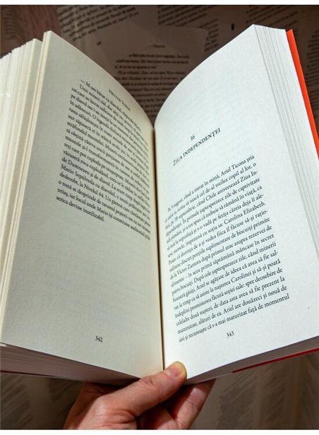 Cei 33. Povestea nespusa a barbatilor ingropati intr-o mina din Chile - Hector Tobar | Editura Art [necartonata]